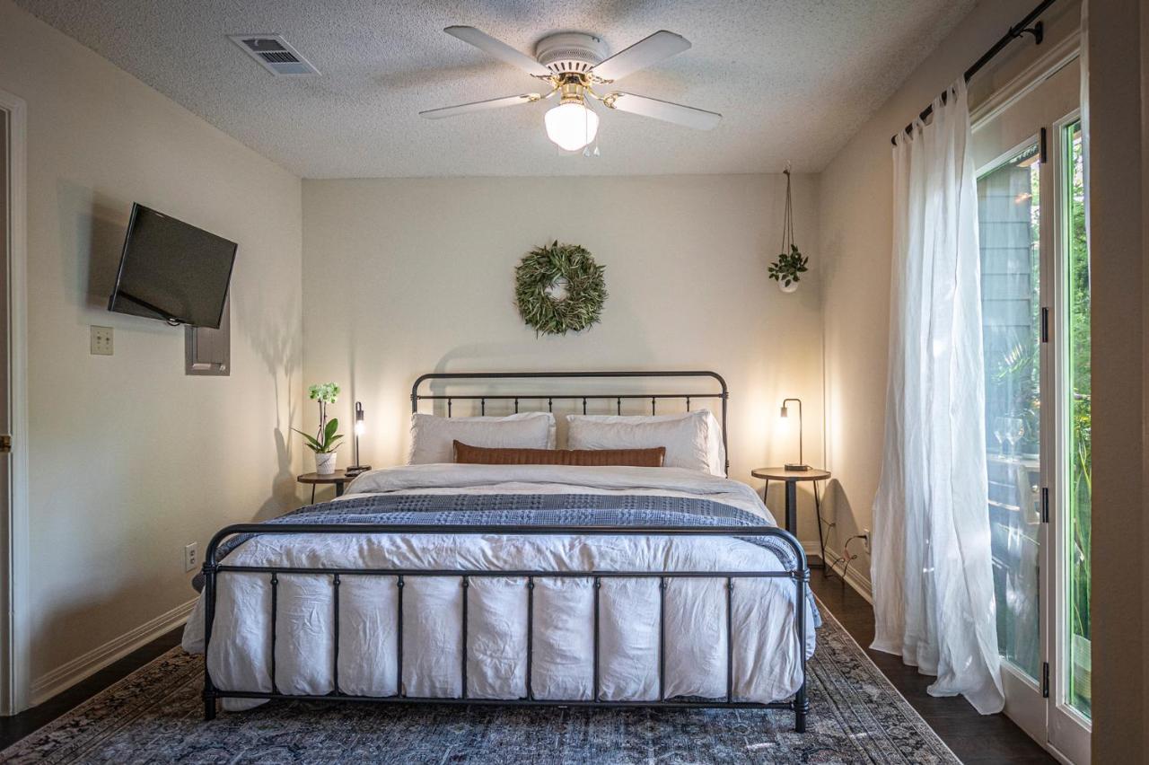 Lush, Enchanting Austin Oasis! Daire Dış mekan fotoğraf